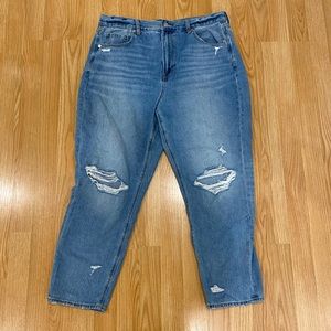 American Eagle Mom Jean with Knee Rips, 14 Short